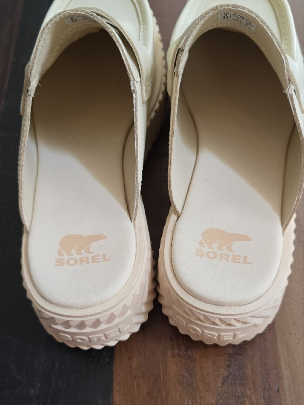 Sorel Womens Cream Slip-On Loafers with Treaded Sole. Only Worn Once! - Picture 2 of 6